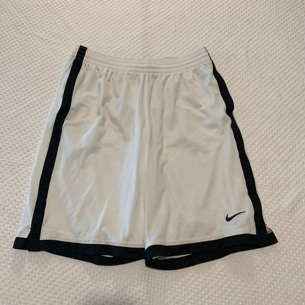 Nike Basketball Shorts Mens Medium White Black Mesh Athletic Gym 9 Inseam